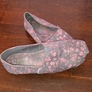 Bob's Skechers Floral Gently Used Women's size 7